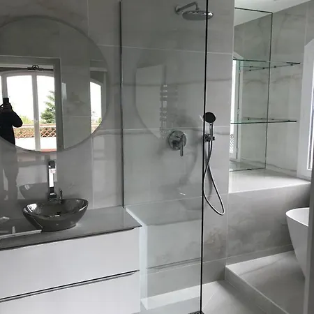 4 Bed 4 Bath Villa W Sea Views & Infinity Pool Villa Saint-Raphaël